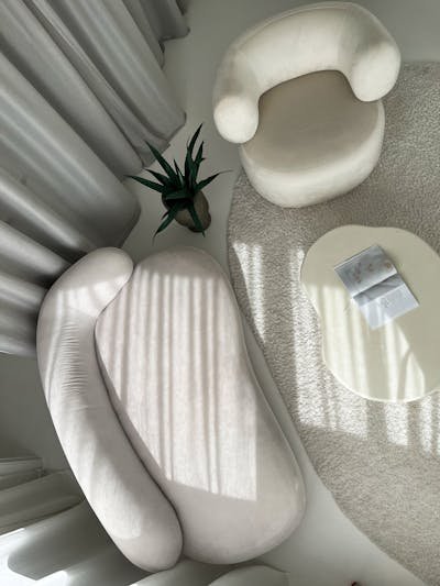 Les fauteuils japandi : design minimaliste et confort inégalé